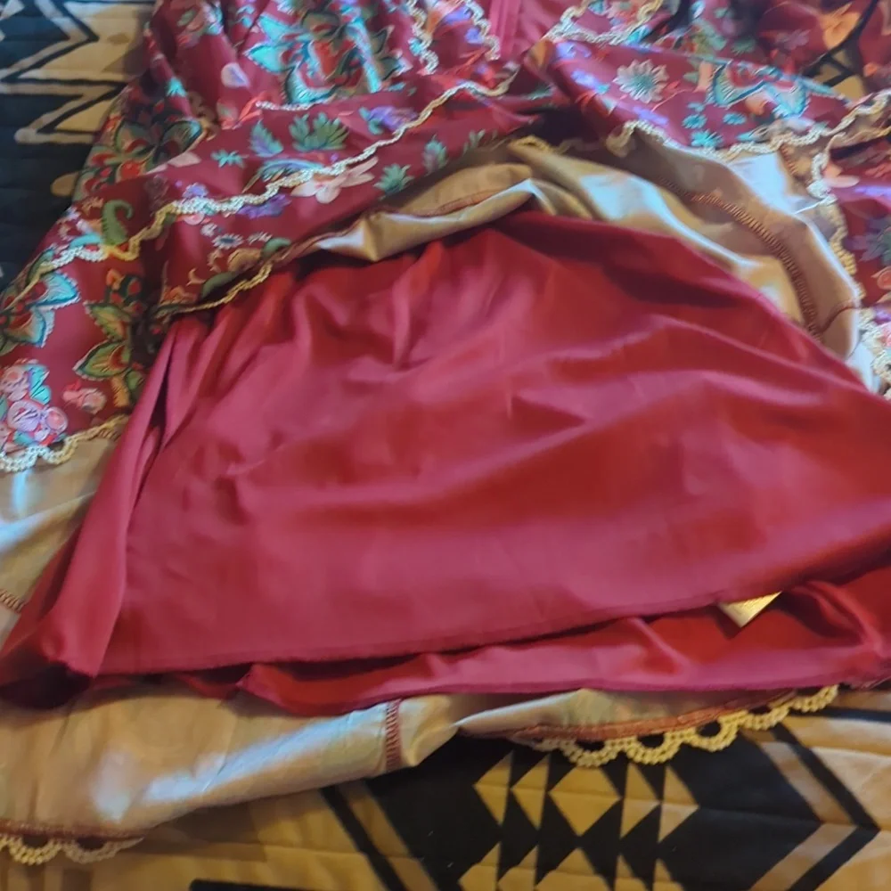 Beautiful Red and floral print dress - Picture 6 of 6